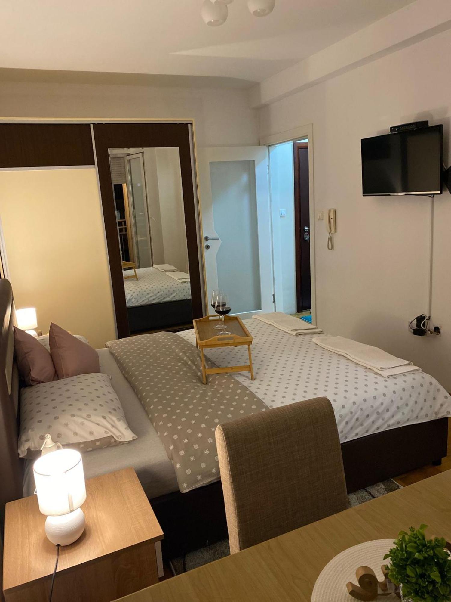 Apartman Ns Dan Centar 诺威萨 外观 照片